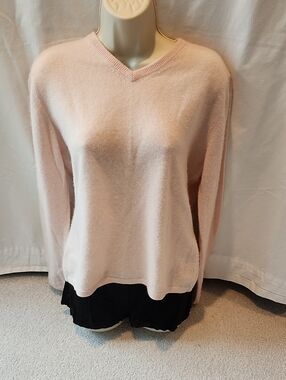 Women’s V-Neck Light Pink Cashmere Sweater